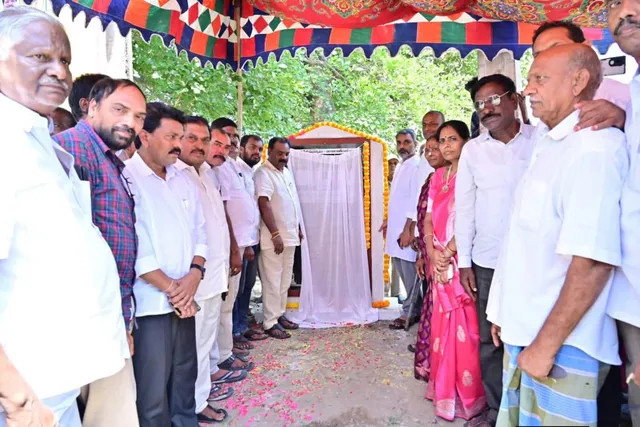 రూ. 2.63 కోట్ల బీటీ రహదారికి ఎమ్మెల్యే శంకుస్థాపన రూ. 2.63 కోట్ల బీటీ రహదారికి ఎమ్మెల్యే శంకుస్థాపన