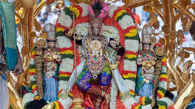 புரட்டாசி 2-வது சனிக்கிழமை: பெருமாள் கோயில்களில் குவிந்த பக்தர்கள் புரட்டாசி 2-வது சனிக்கிழமை: பெருமாள் கோயில்களில் குவிந்த பக்தர்கள்
