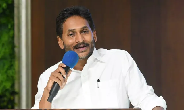 స్థానిక ఎన్నికలు వాయిదా: జగన్