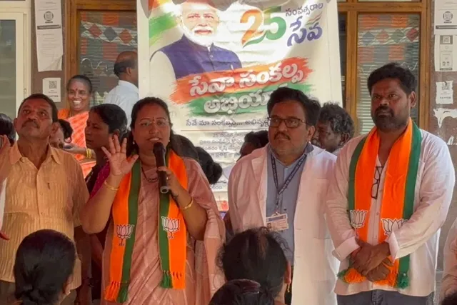 ఉచిత వైద్య సేవలను సద్వినియోగం చేసుకోండి.. రెడ్డి పావని