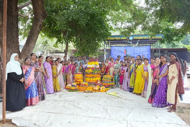 హైదరాబాద్ పబ్లిక్ స్కూల్‌లో అంబరాన్నంటిన బతుకమ్మ సంబరాలు