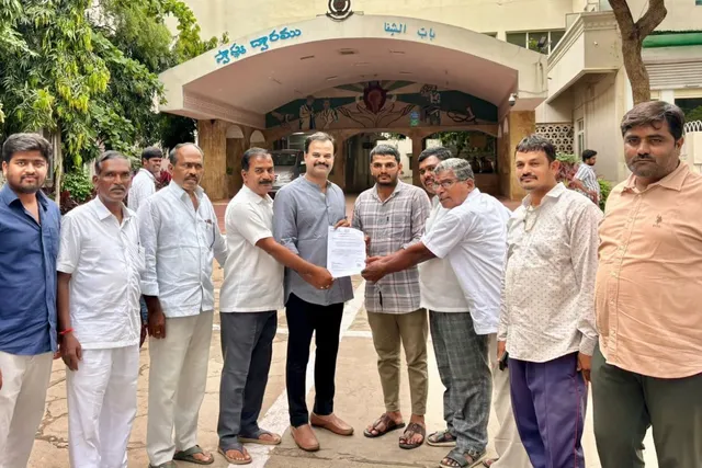 పేద కుటుంబానికి రూ.5 లక్షల ఎల్వోసి చెక్కు అందజేత