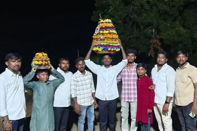 నర్సంపేటలో ఘనంగా ముగిసిన సద్దుల బతుకమ్మ వేడుకలు