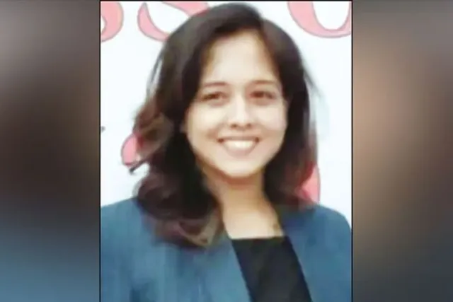 பணிக்கு வராமல் அரசு சம்பளம்: MLA-வின் மருமகள் மீது மோசடிப் புகார்!