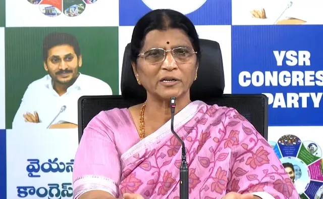 చంద్రబాబు విదేశీ పర్యటనపై లక్ష్మీపార్వతి అభ్యంతరం