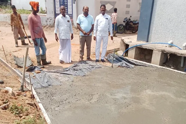 ఎమ్మెల్యే కృషితో 8వ వార్డులో సీసీ రోడ్ల నిర్మాణ పనులు