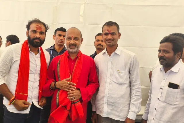 ఎంపీ బండి సంజయ్ ను కలిసిన బీజేపీ నాయకులు