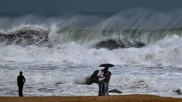 తీరం వైపుకు దూసుకొస్తున్న అర్నాబ్ తుఫాన్