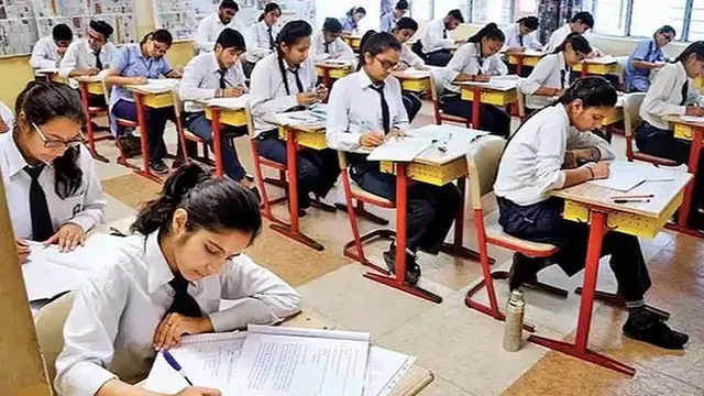 சிபிஎஸ்இ 10, 12-ம் வகுப்பு பொதுத்தேர்வு அட்டவணை வெளியாகும் அப்டேட் சிபிஎஸ்இ 10, 12-ம் வகுப்பு பொதுத்தேர்வு அட்டவணை வெளியாகும் அப்டேட்