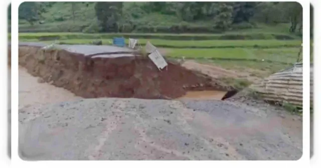 భారీ వర్షాలు.. 32 గ్రామాలకు రాకపోకలు బంద్