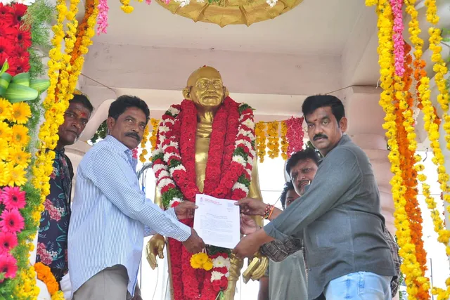 జర్నలిస్టుల సమస్యలపై గాంధీకి వినతి: ఏపీయూడబ్ల్యూజే