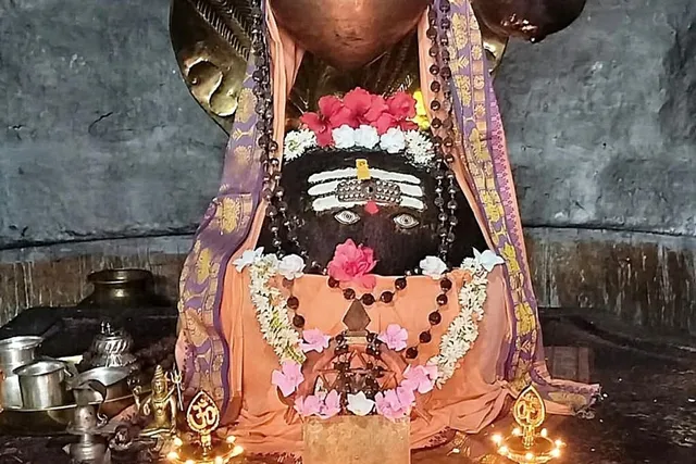 శ్రీ మూలస్థానేశ్వర స్వామి వారికి ప్రత్యేక పూజలు శ్రీ మూలస్థానేశ్వర స్వామి వారికి ప్రత్యేక పూజలు