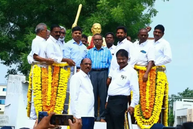 చాకలి ఐలమ్మ పోరాట స్ఫూర్తిని కొనియాడిన కలెక్టర్