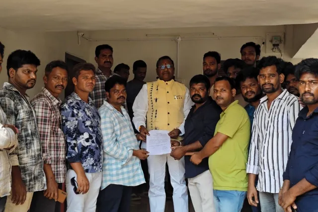 ఎస్.టీ. చైర్మన్ కి వినతిపత్రం ఇచ్చిన గిరిజన బొలెరో యూనియన్ కమిటీ