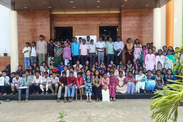 ఆంగ్ల స్పెల్ బీ పోటీలకు విద్యార్థులకు శిక్షణ