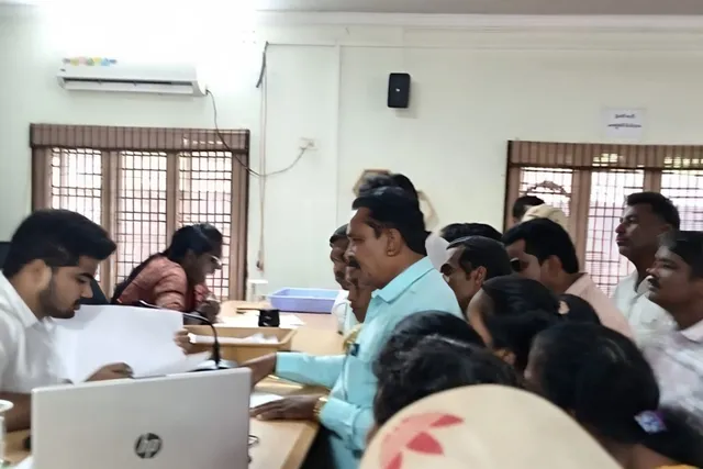 వాల్మీకి తెగ సమస్యలు పరిష్కరించాలని ఇంచార్జి కలెక్టర్ కి వినతి
