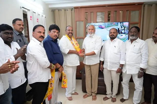 వైసీపీకి భారీ షాక్.. టీడీపీలోకి ప్రముఖ నేతలు చేరిక