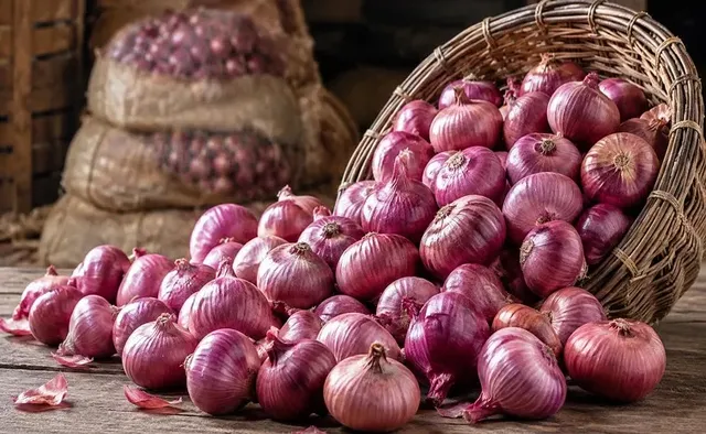 భారీగా పెరిగిన ఉల్లి ధర.. కిలో రూ.80