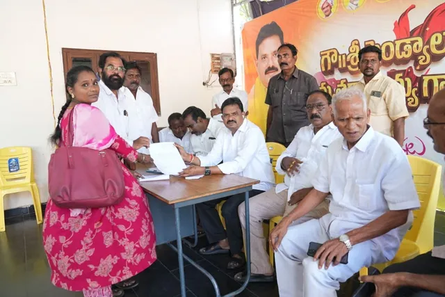కొవ్వూరు టిడిపి పార్టీ కార్యాలయం లో గ్రీ వెన్స్ కొవ్వూరు టిడిపి పార్టీ కార్యాలయం లో గ్రీ వెన్స్