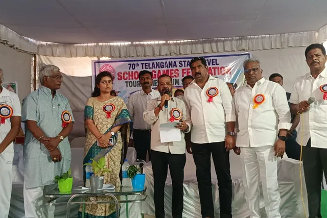 క్రీడల్లో రాణించి జిల్లాకు, రాష్ట్రానికి మంచి పేరు తీసుకురావాలి