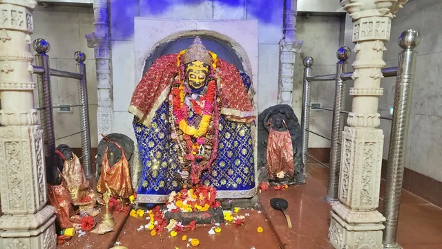 నవరాత్రుల్లో మహిళలకు నో ఎంట్రీ.. బీహార్లోని ఆశాపురి ఆలయ వింత సంప్రదాయం నవరాత్రుల్లో మహిళలకు నో ఎంట్రీ.. బీహార్లోని ఆశాపురి ఆలయ వింత సంప్రదాయం