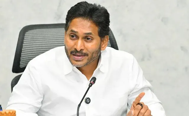 ఎన్నికల సంఘంలో విభేదాలు.. జగన్ ఆందోళన