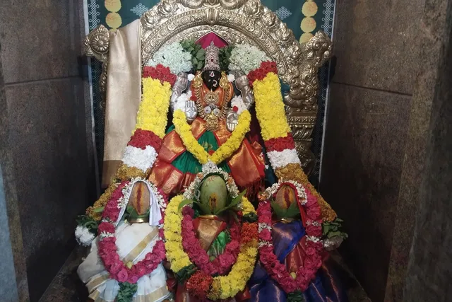 నగరిలో దసరా ఉత్సవాలు ధ్వజారోహణంతో ఘనంగా ప్రారంభం నగరిలో దసరా ఉత్సవాలు ధ్వజారోహణంతో ఘనంగా ప్రారంభం