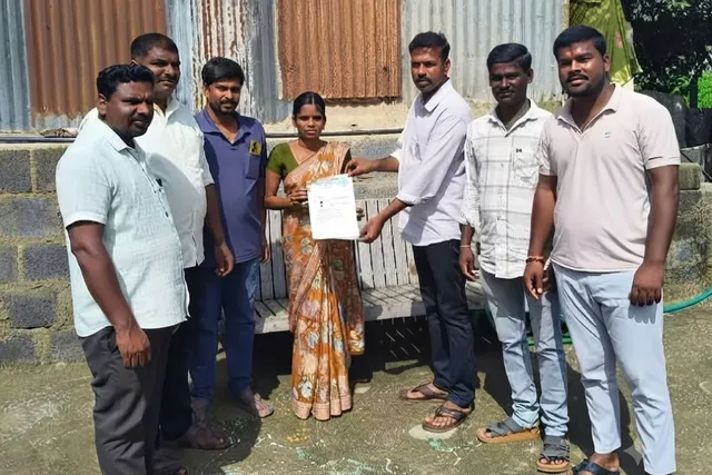 రూ.1.40 లక్షల సీఎంఆర్‌ఎఫ్‌ చెక్కు అందజేత