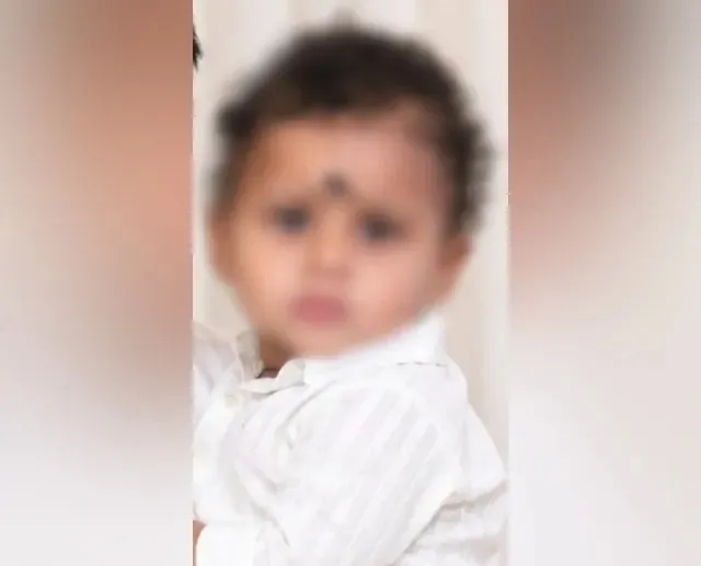 బంగారం దుకాణంలో సైనైడ్‌ తిని చిన్నారి మృతి