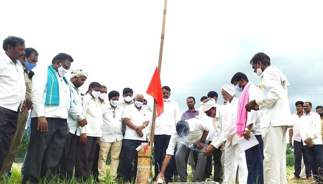 డబుల్ బెడ్ రూం నిర్మాణానికి భూమి పూజ