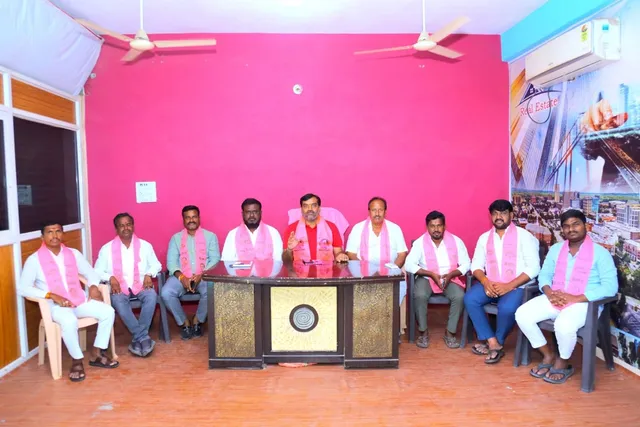 ఆమనగల్లు: రైతుల సమస్యల నుంచి తప్పించుకోలేరు ఆమనగల్లు: రైతుల సమస్యల నుంచి తప్పించుకోలేరు