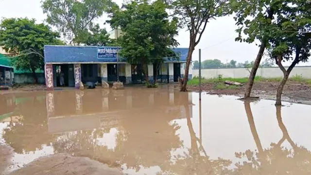 மழையில் நனைந்து நெல் மூட்டைகள் சேதம்.. விவசாயிகள் வேதனை