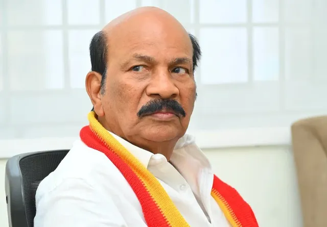 கொளத்தூர் தவெக எம்எல்ஏ வி.எஸ்.பாபுக்கு பல்துறை மருத்துவர்கள் தீவிர சிகிச்சை கொளத்தூர் தவெக எம்எல்ஏ வி.எஸ்.பாபுக்கு பல்துறை மருத்துவர்கள் தீவிர சிகிச்சை