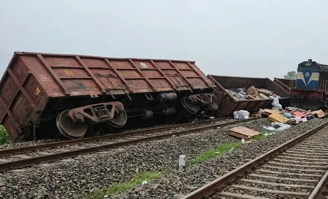 పంజాబ్‌లో పట్టాలు తప్పిన గూడ్స్ రైలు బోగీలు