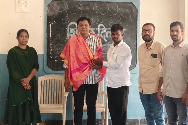ఉత్తమ ఉపాధ్యాయ అవార్డు గ్రహీత ధీరజ్‌కు ఘన సన్మానం