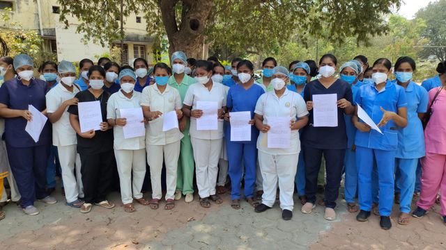 கொரோனா பிரிவு தற்காலிக செவிலியர்கள் கண்ணீர் மல்க மனு.