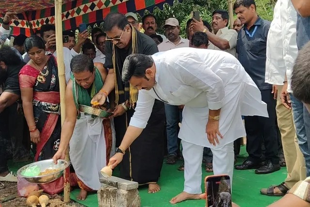పలు రోడ్లకు శంఖు స్థాపన చేసిన డిప్యూటీ స్పీకర్
