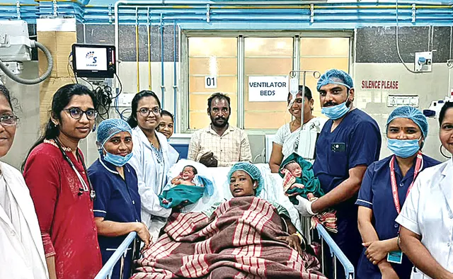 గంటన్నరలో రెండు ఆస్పత్రుల్లో కవలలకు జన్మనిచ్చిన గర్భిణి