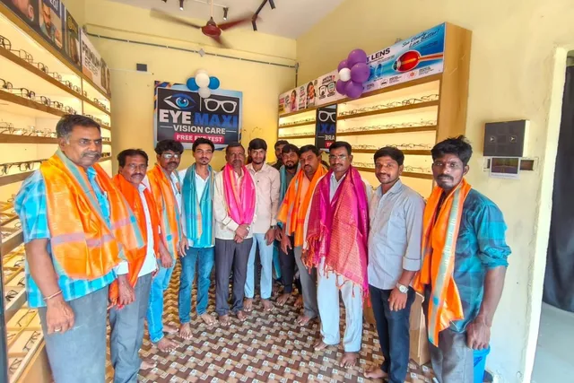 నారాయణఖేడ్లో ఐస్ మ్యాక్స్ విజన్ కేర్ ప్రారంభం నారాయణఖేడ్లో ఐస్ మ్యాక్స్ విజన్ కేర్ ప్రారంభం