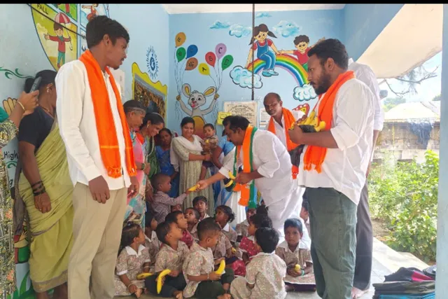 తిరుమలపూర్ అంగన్వాడీ కేంద్రాన్ని సందర్శించిన బీజేపీ నేతలు తిరుమలపూర్ అంగన్వాడీ కేంద్రాన్ని సందర్శించిన బీజేపీ నేతలు