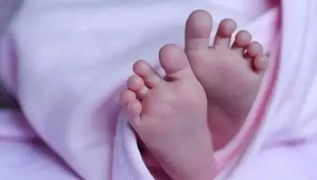 నీటి బాటిల్ మూత గొంతులో ఇరుక్కుని పసికందు మృతి నీటి బాటిల్ మూత గొంతులో ఇరుక్కుని పసికందు మృతి