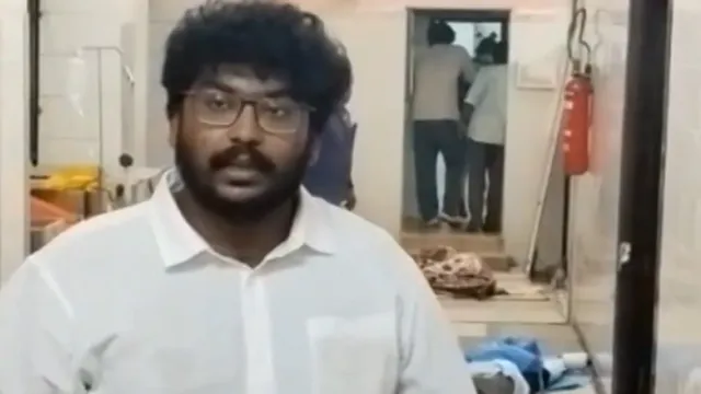 புதுச்சேரி அரசு மருத்துவமனை அவலம்: கழிவறை அருகில் நோயாளிகள் சிகிச்சை