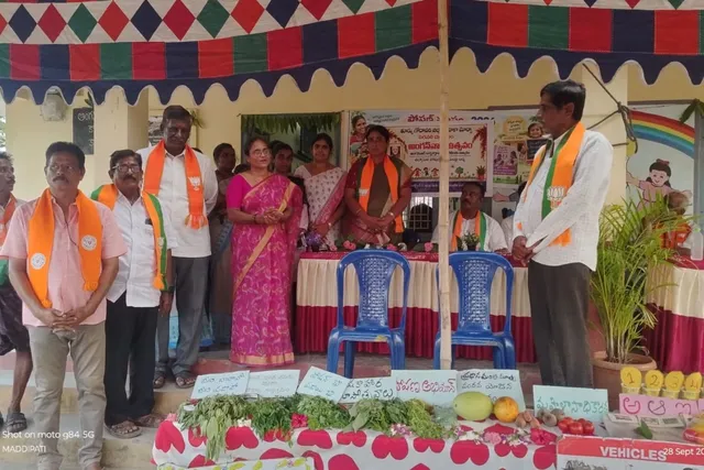అంగన్వాడీ కార్యకర్తలకు బీజేపీ సన్మానం
