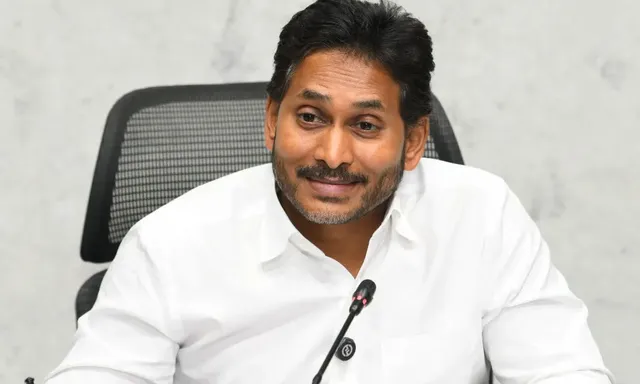 వైసీపీలో జగన్ జోక్యం లేదని సీనియర్లు ఆందోళన! వైసీపీలో జగన్ జోక్యం లేదని సీనియర్లు ఆందోళన!