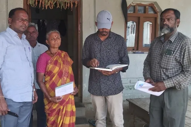 కేస్లాపూర్ గ్రామంలో ఆసరా పెన్షన్ ధరల దరఖాస్తులు పరిశీలన