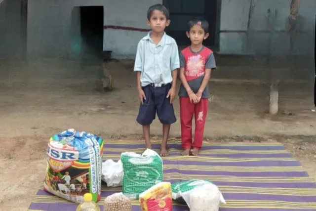 అనాథ చిన్నారులకు నిత్యవసర సరుకుల పంపిణీ