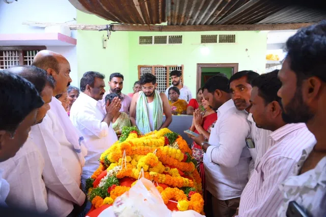 మాజీ సర్పంచ్కు ఎమ్మెల్యే నివాళి! మాజీ సర్పంచ్కు ఎమ్మెల్యే నివాళి!