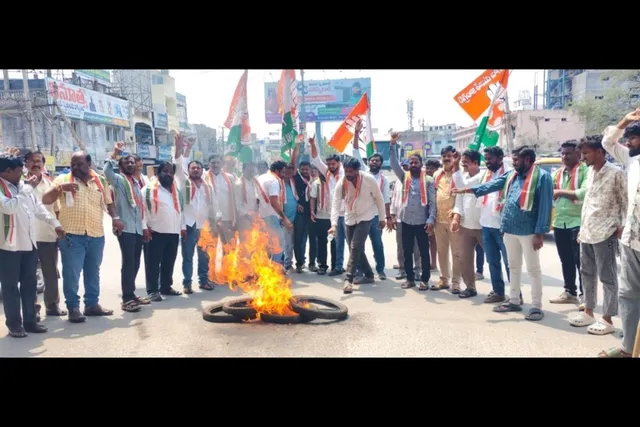 రాహుల్ గాంధీ అరెస్టు నిరసిస్తూ కాంగ్రెస్ ఆధ్వర్యంలో నిరసన