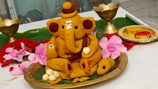 గణపతి విగ్రహాన్ని ఇంట్లోనే ఇలా తయారు చేసుకోండి