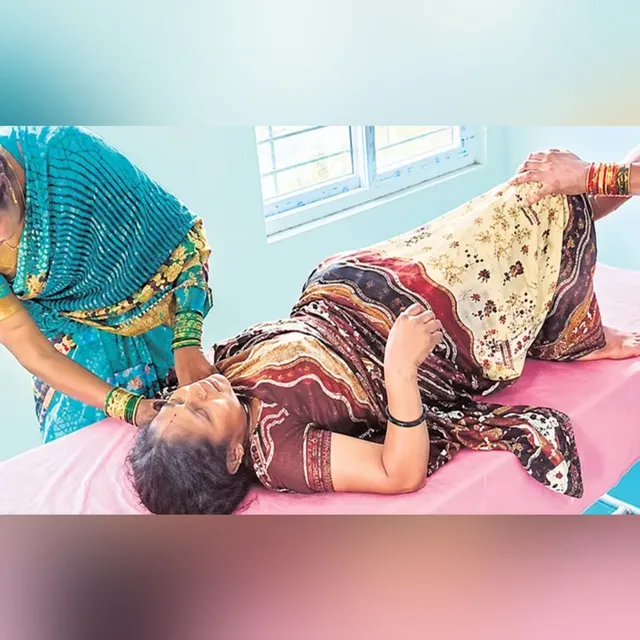 వైద్య సిబ్బంది లేక గర్భిణీకి బంధువులే ప్రసవం